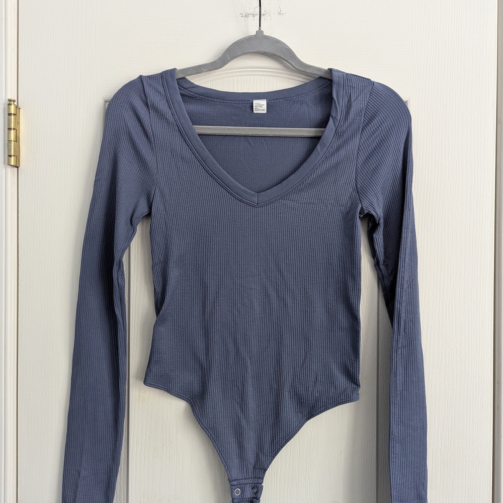 Elegant V-Neck Long Sleeve Bodysuit - Navy